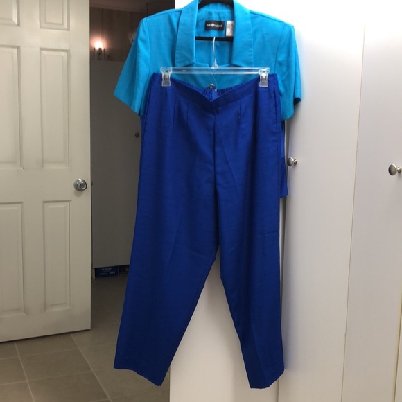 SAG HARBOR 2 PIECE PANTSUIT - Picture 2 of 14